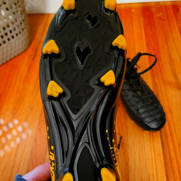Women's soccer cleats - Picture 2 of 2
